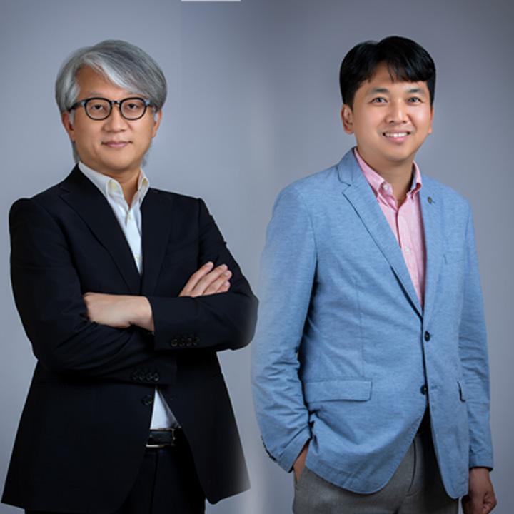 △ (From left) Professor Baek Seungpil, Department of Biotechnology & Bioinformatics, and Professor Kim Heeseok, Department of Cyber Security